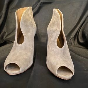 Vince Camuto cream Suede open-toe booties